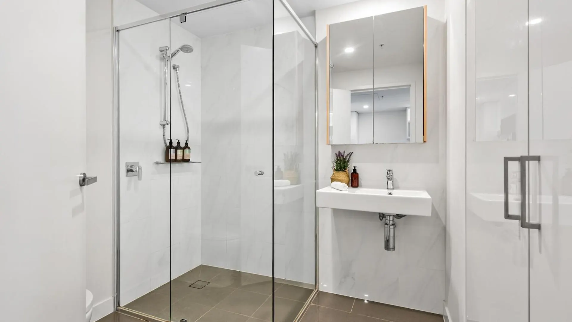 דירות בריסביין Mountain Views, King Bed, Pool, Gym & Car Park 0*,